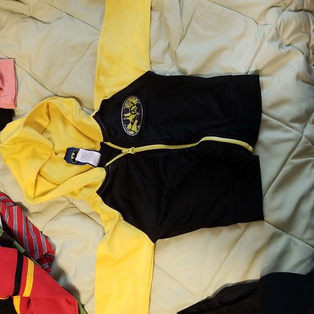 Boys 24m/2T 2 Batman outfits, and 1 superman outfit - Picture 12 of 16